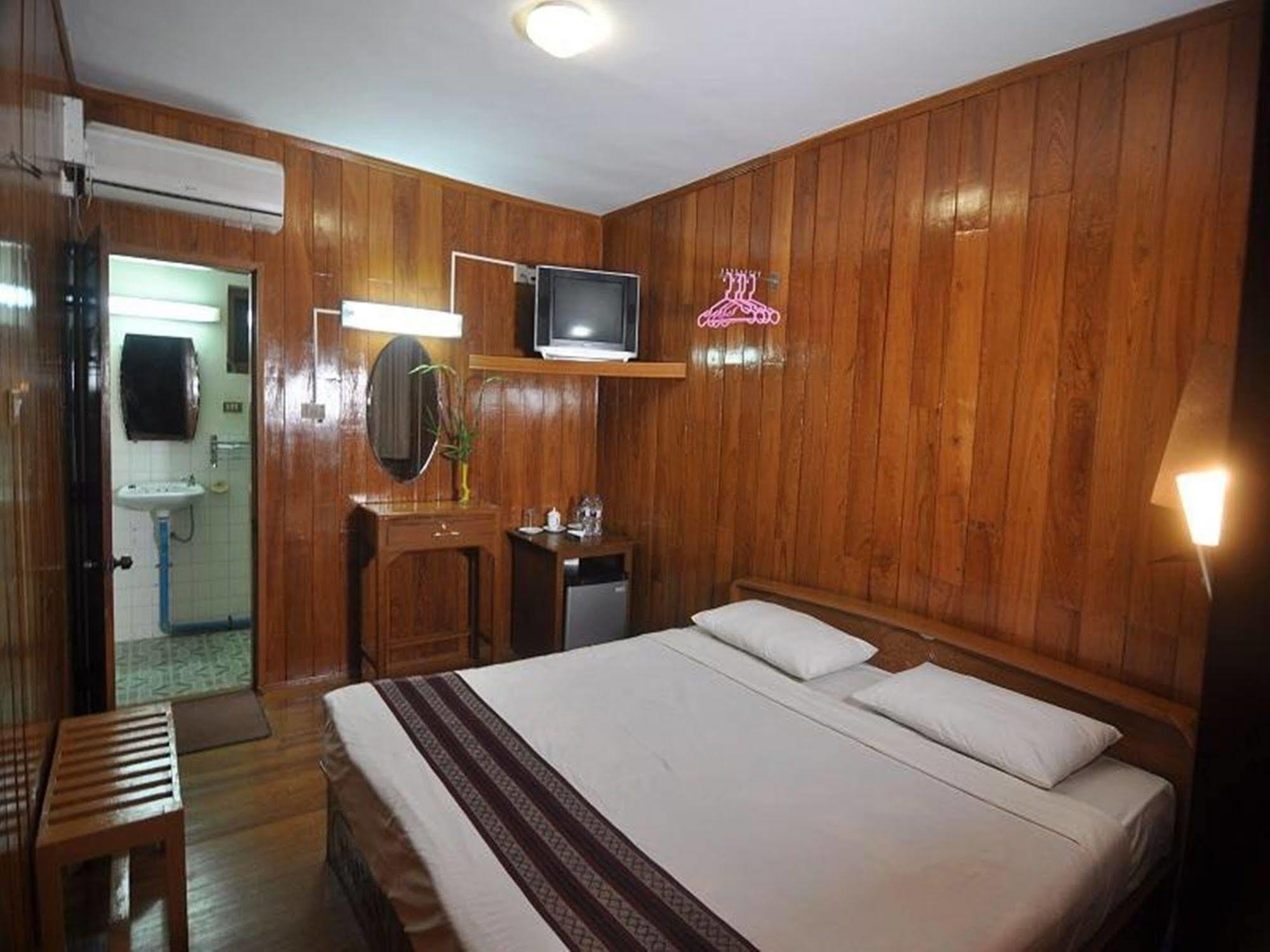 Green Land Motel Bagan Luaran gambar